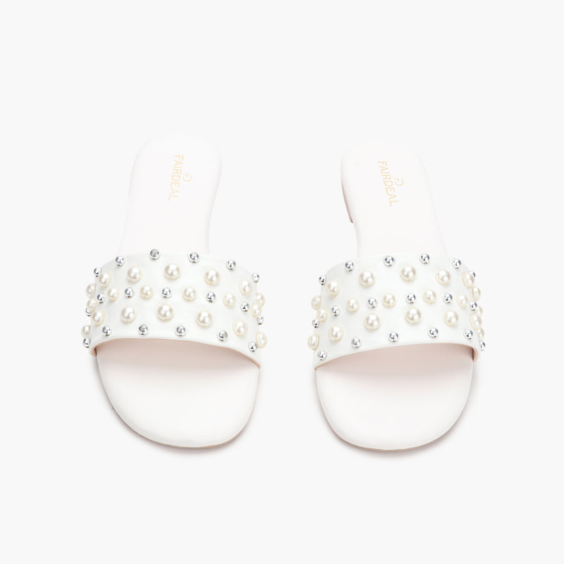 Minimalist Sequential Pearl Slides white front